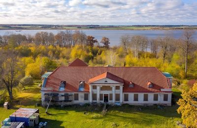 Nehnuteľnosti s charakterom, Līgutu - Gutshaus am See in Lettland