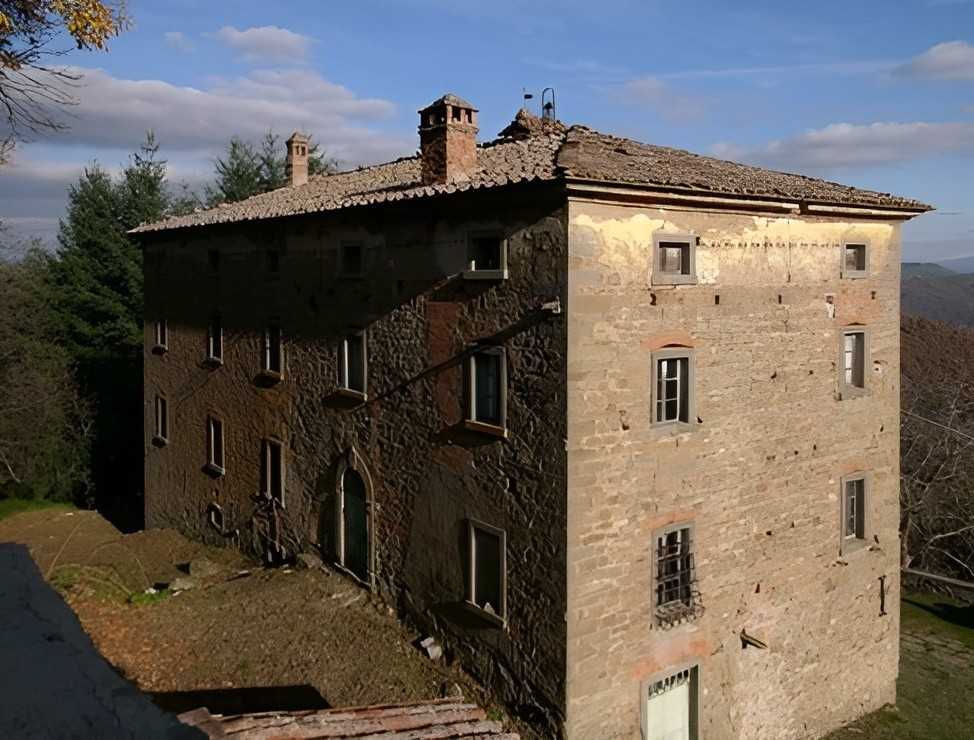 Fotky Historical hillside palace between Cortona and Umbertide