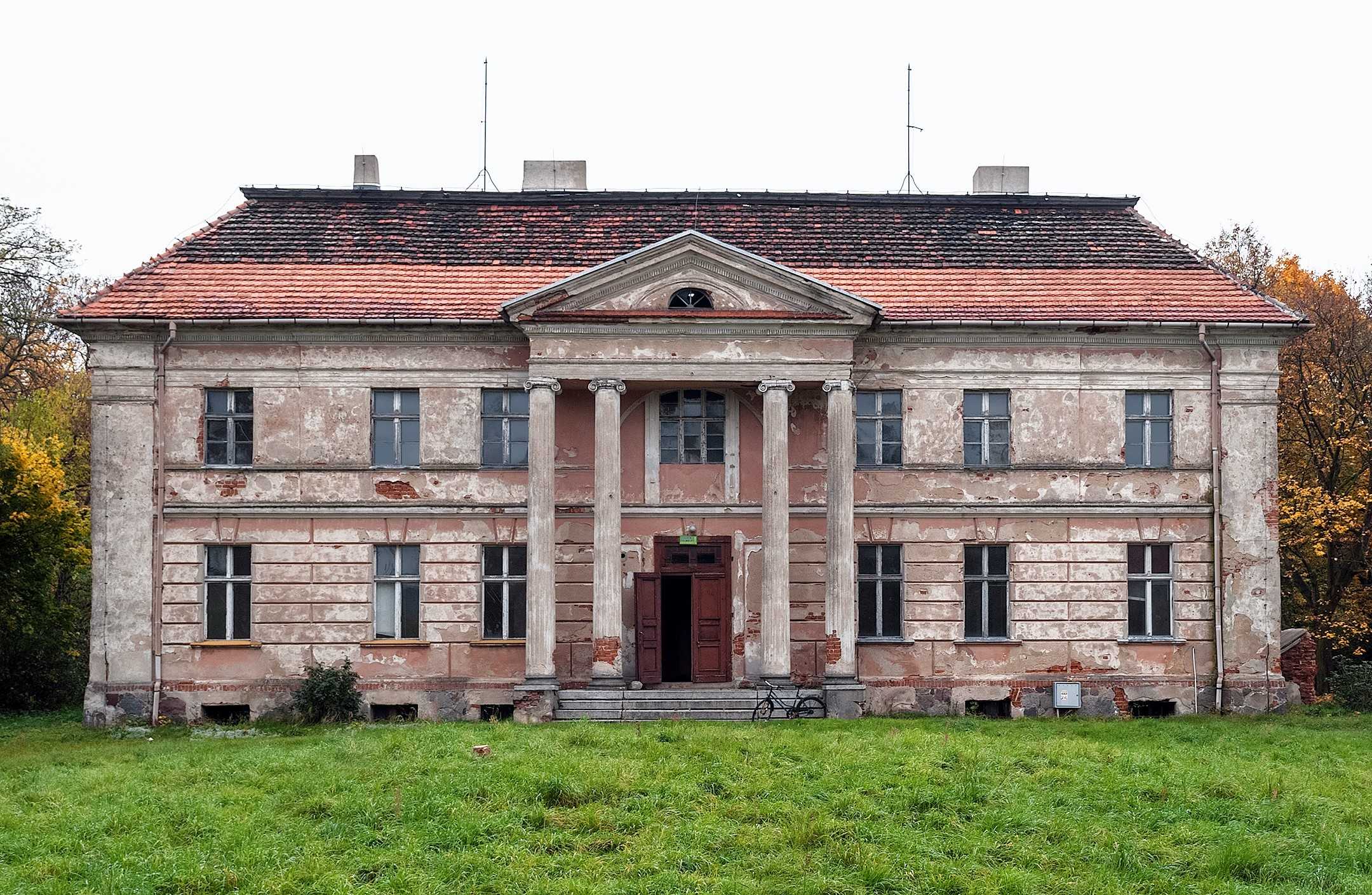 Fotky Neoklasicistický kaštieľ v Granówku, Veľkopoľsko