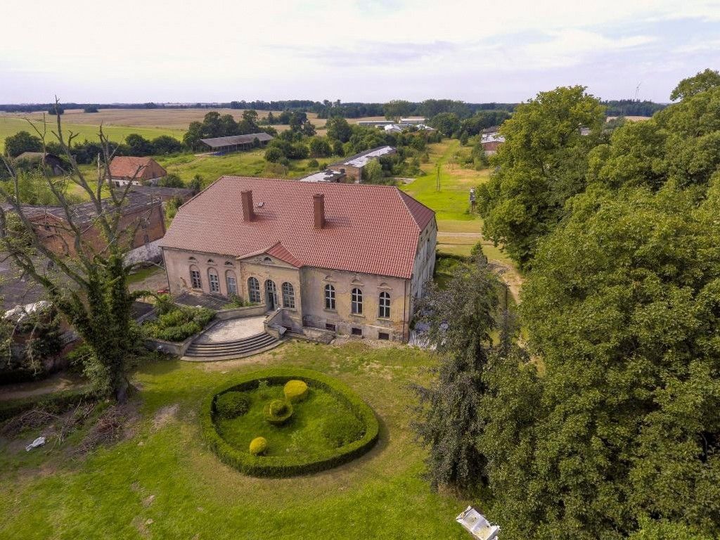 Fotky Kaštieľ s pozemkom v Przybysław, Západné Pomoransko