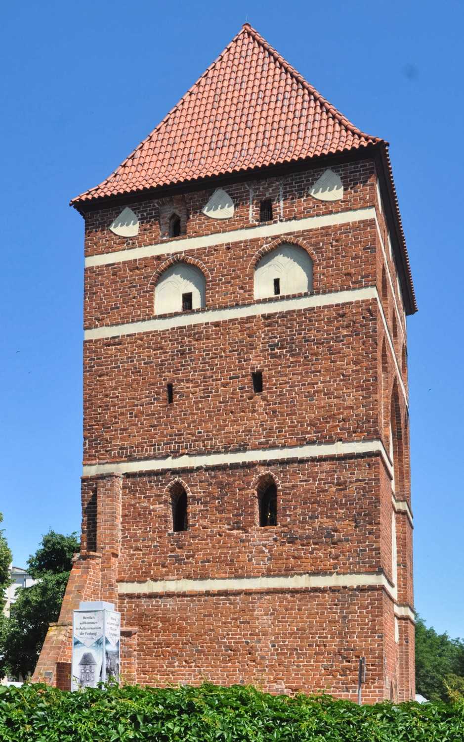 Fotky Teil der Marienburg: Gotischer Turm in der Altstadt