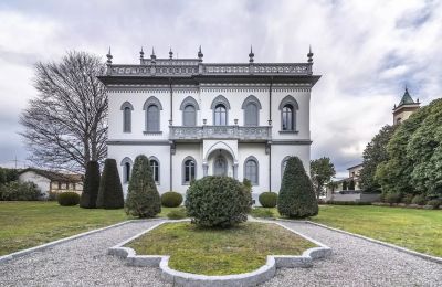 Historická vila na predaj 28040 Lesa, Piemont, Pohľad zo zadnej strany