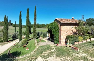 Vidiecky dom na predaj Chianciano Terme, Toscana, RIF 3061 Haus und Zufahrt