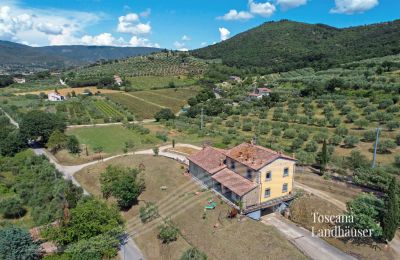 Vidiecky dom na predaj Cortona, Toscana, RIF 3085 Landhaus und Zufahrt Garage