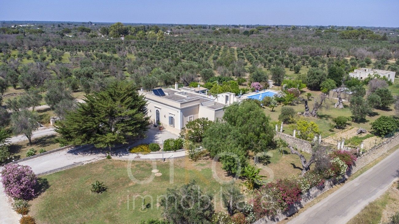 Fotky Stylische Villa mit Gartenparadies und Orangenhain in Oria