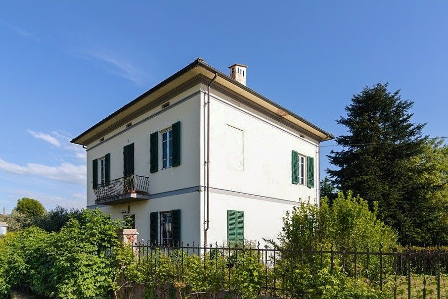 Fotky Art Nouveau Villa with dépendance and swimming pool near Lucca