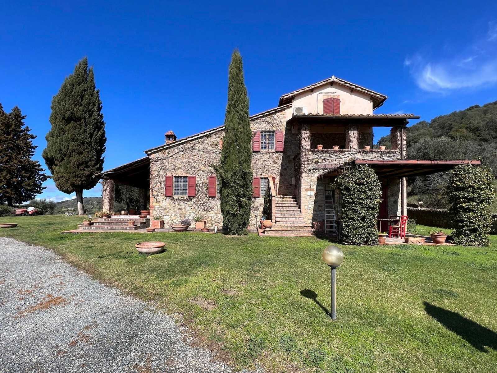 Vidiecky dom na predaj Campagnatico, Toscana, Pohľad z prednej strany
