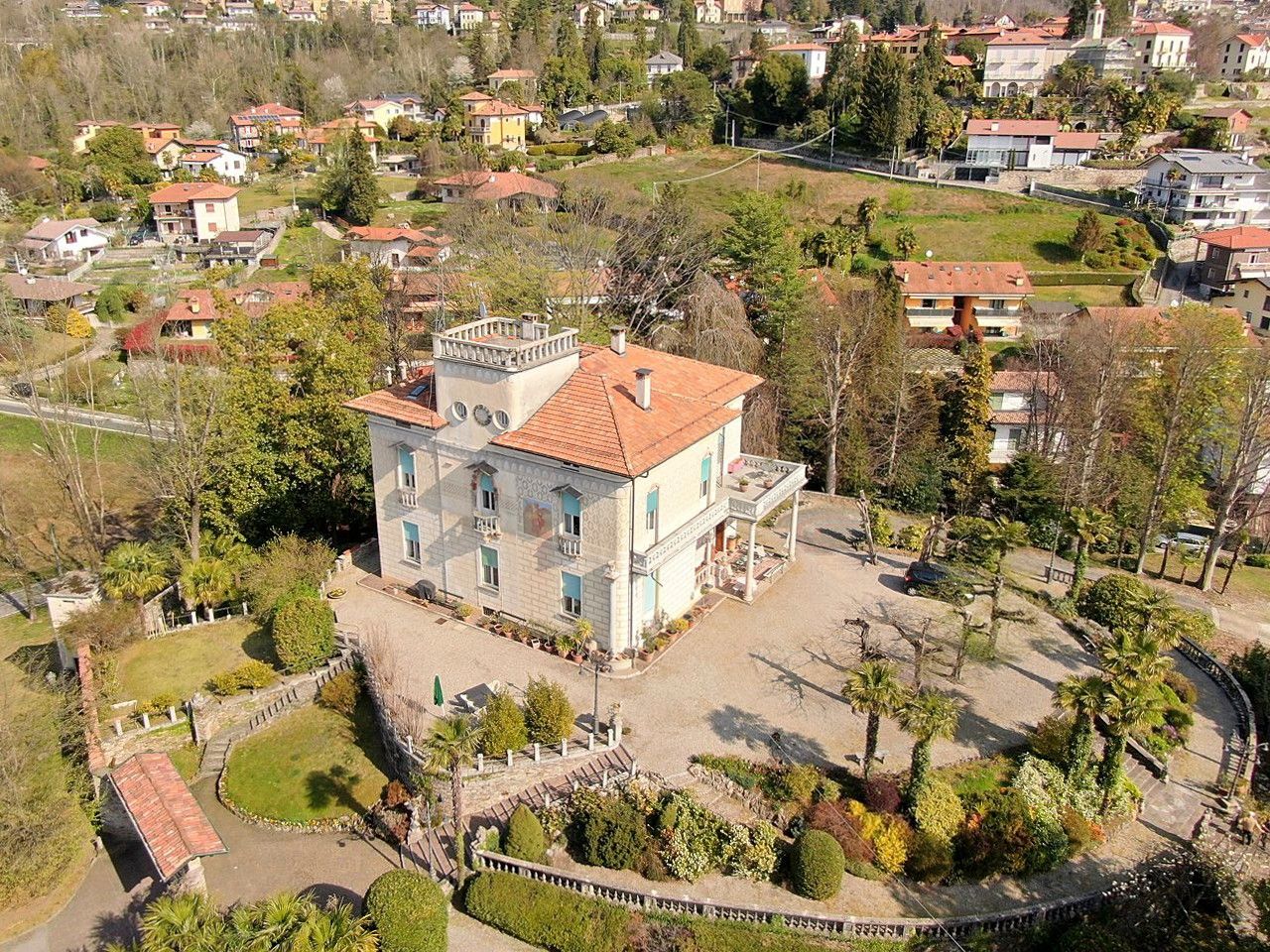 Fotky Historická luxusná vila vo Verbanii s panorámou jazera