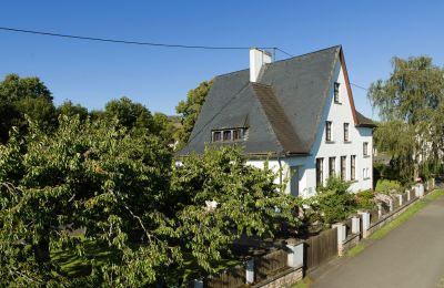 Historická vila na predaj 55758 Sulzbach, Kirchstraße 12, Rheinland-Pfalz, Kirschbäume und Hofeinfahrt