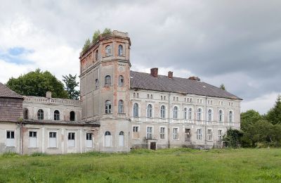 Nehnuteľnosti s charakterom, Kaštieľ s parkom v Pomoransku, v blízkosti Baltského mora