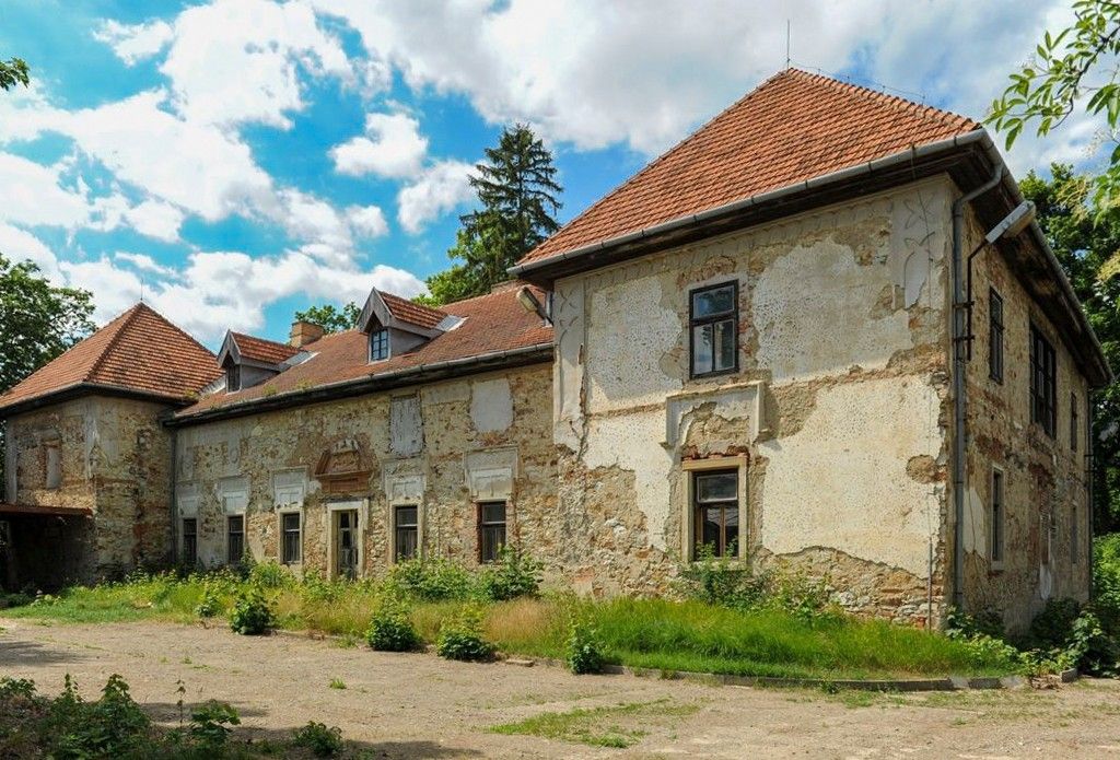 Fotky Neskororenesančný kaštieľ s parkom na východnom Slovensku