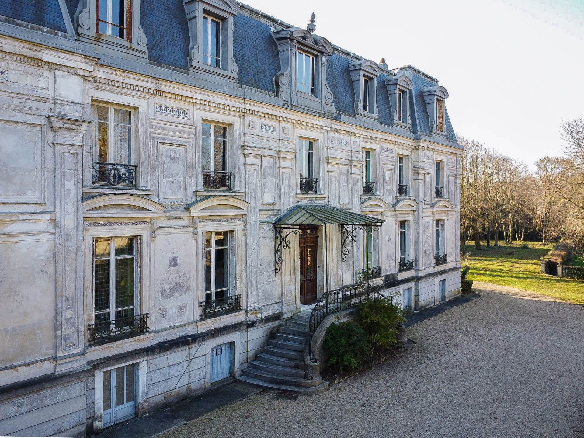 Fotky Neoklasicistický zámok pri Paríži, 5 ha parku