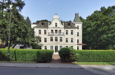 Historická vila na predaj Duszniki-Zdrój, Wojska Polskiego 10, województwo dolnośląskie, Pohľad z prednej strany