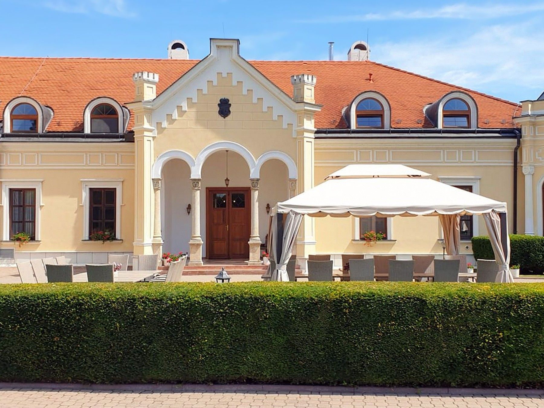 Fotky Hotel v romantickom kaštieli na hranici Slovenska, Rakúska a Česka, navštívený Beethovenom