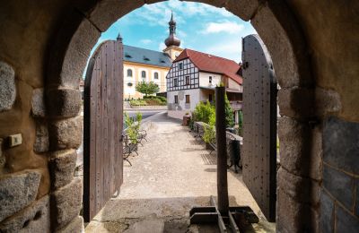 Hrad na predaj Karlovarský kraj, Vchod