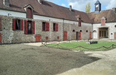 Zámok na predaj Bourgogne-Franche-Comté, Vedľajší dom