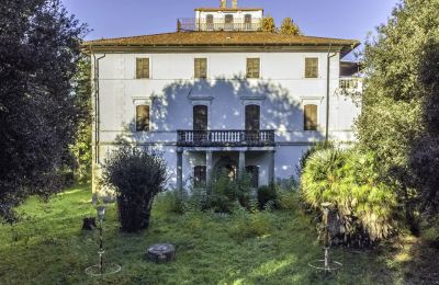 Historická vila na predaj Pontedera, Toscana, Záhrada