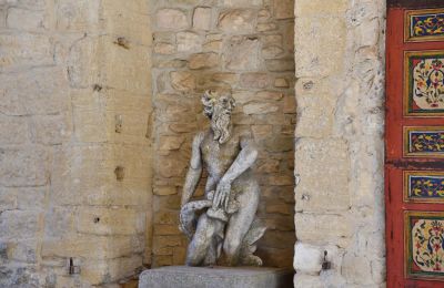 Zámok na predaj Uzès, Occitanie, Detaily