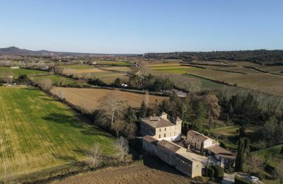 Kaštieľ na predaj Uzès, Occitanie, Okolie nehnuteľnosti