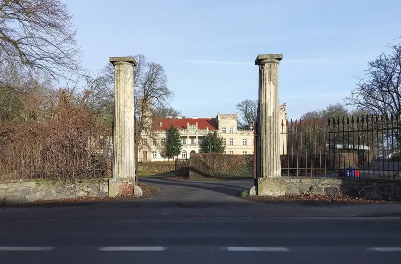 Zámok na predaj Gościeszyn, województwo wielkopolskie,  Poľsko, 2