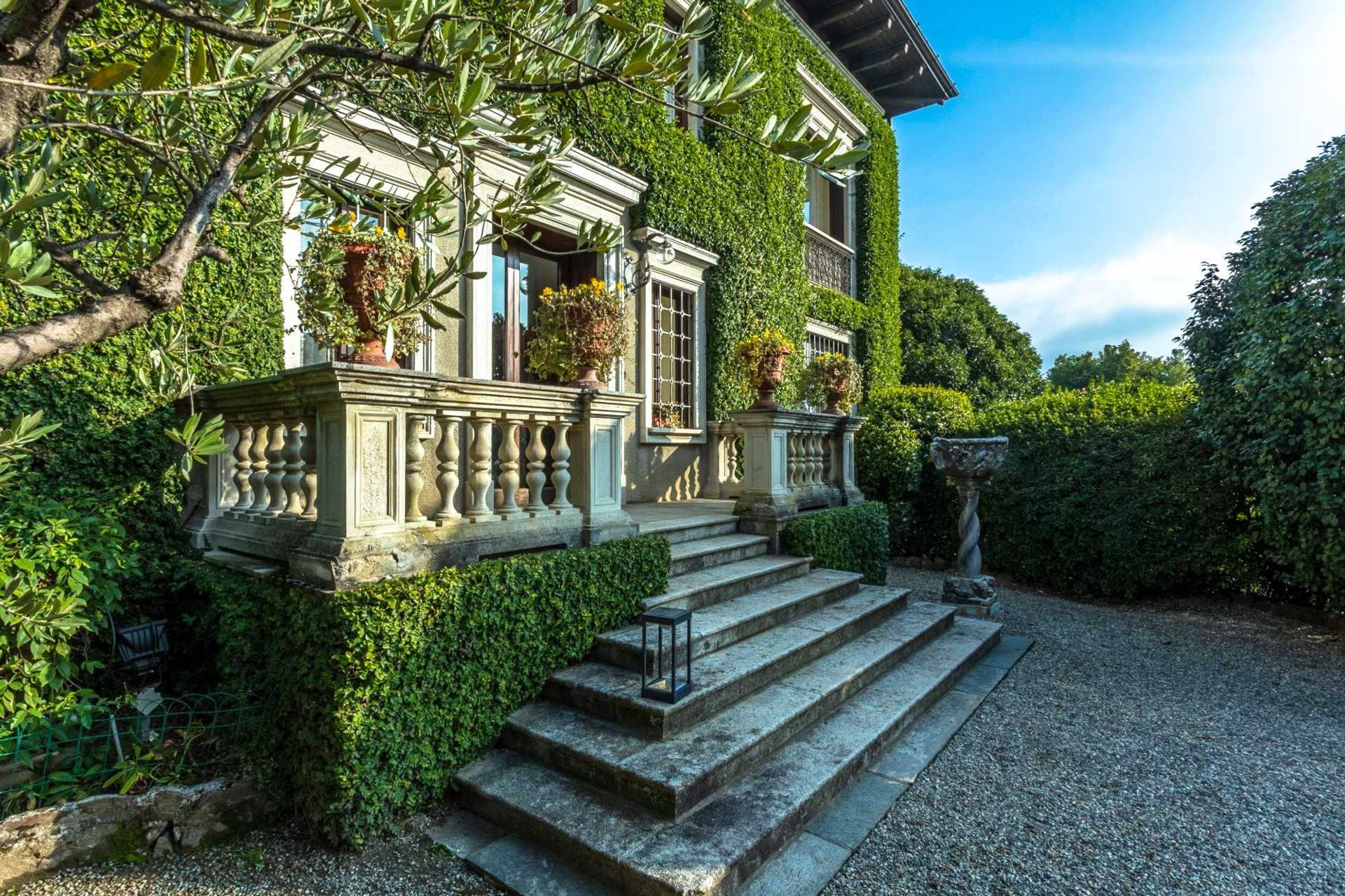 Fotky Verbania Lago Maggiore Prestigiosa Villa d'epoca con Parco secolare e Piscina