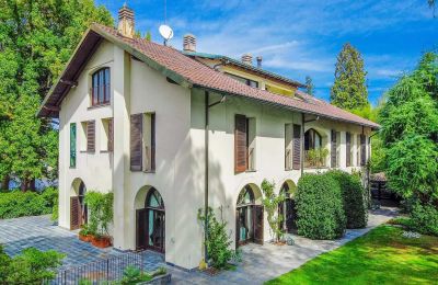 Historická vila na predaj Castelletto Sopra Ticino, Piemont, Pohľad zboku