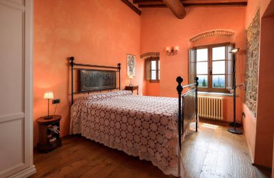 Vidiecky dom na predaj Figline e Incisa Valdarno, Toscana, RIF 2966 Schlafzimmer 1