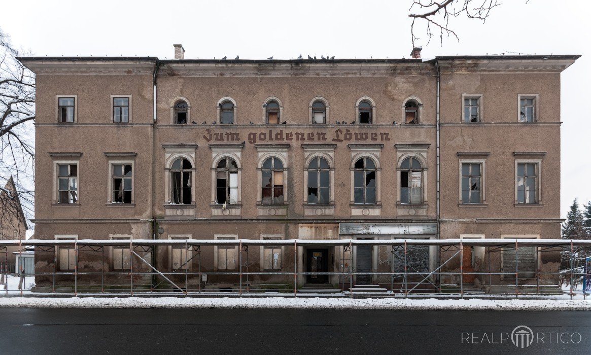 Dresden-Niedersedlitz: Denkmalgeschützter Gasthof mit Tanzsaal im Obergeschoss: Zum Goldenen Löwen, Niedersedlitz