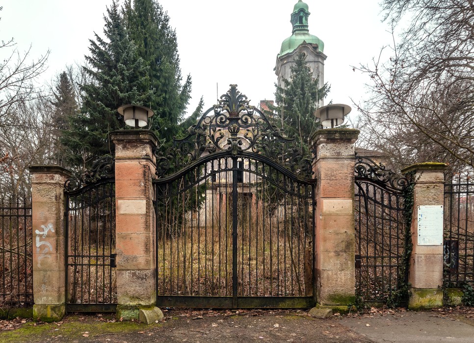 Villa Weltfrieden: Schmiedeeisernes Tor, Zeitz