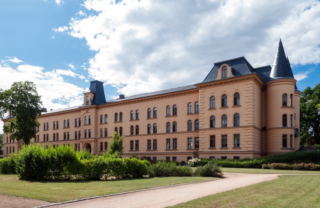 Historisches Kasernengebäude in Annaburg, heute Pflegeheim, Annaburg