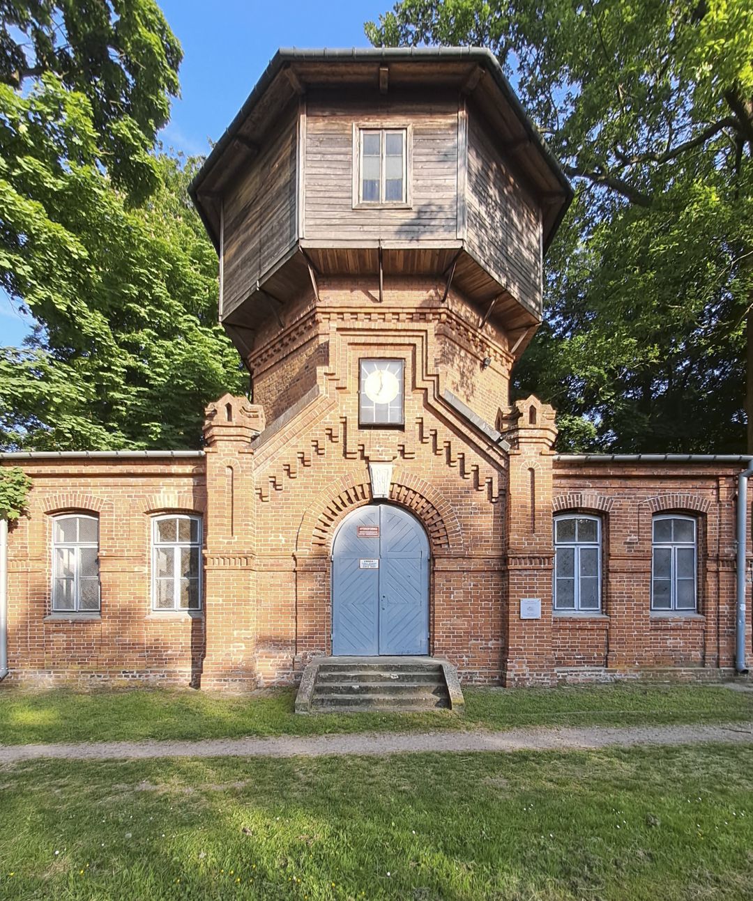 Stará vodárenská věž, park Puławy